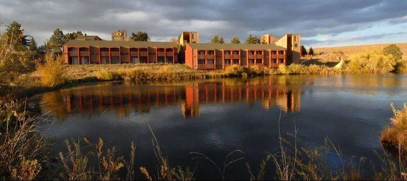 Bridgepointe Inn & Suites Toledo-Perrysburg-Rossford-Oregon-Maumee By Hollywood Casino Northwood Exterior photo